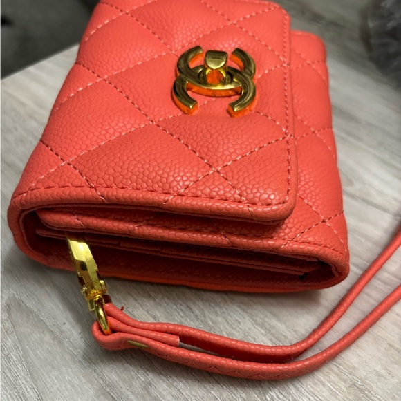 Beautiful Coral & Gold Wristlet/Wallet - Picture 5 of 7